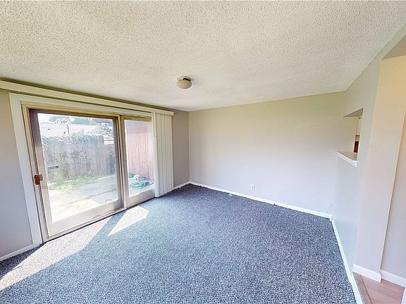 15th image of 1635 Robinson St