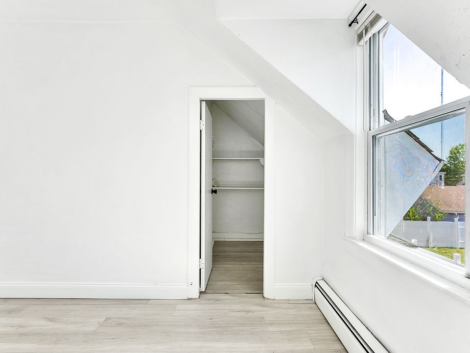 1st image of 86 Woodward Ave Floor 2