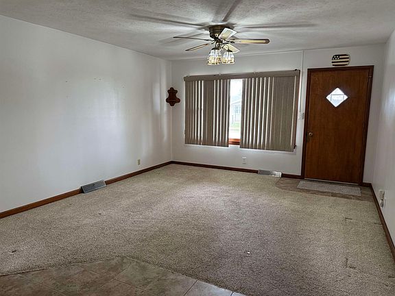 2nd image of 1307 Sarah Ln