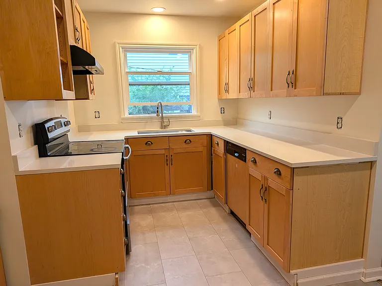 7081 N University Ave — Photo 4