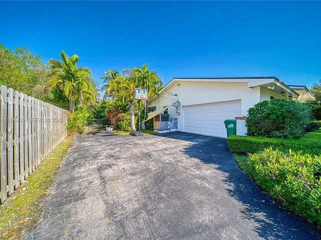 7745 SW 144th St — Photo 17