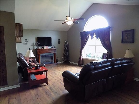 4th image of 206 Salt Creek Dr