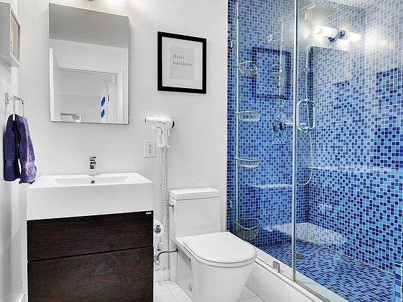 4th image of 201 W 70th St APT 30G