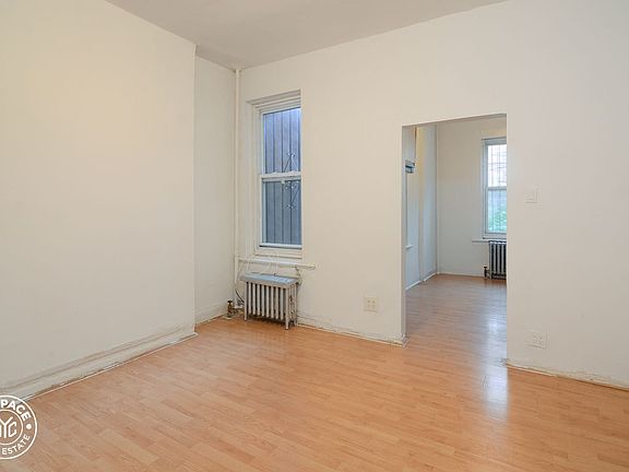 2nd image of 793 Franklin Ave APT 1a