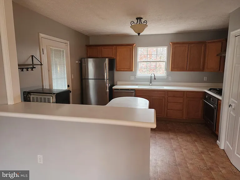 121 Deer Hill Ct — Photo 11