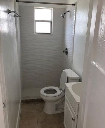 2nd image of 215 SW 11th St #B