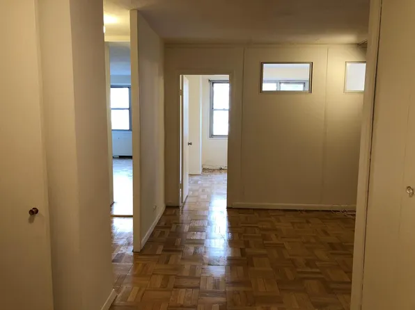 300 East 40th Street image 1 of 14