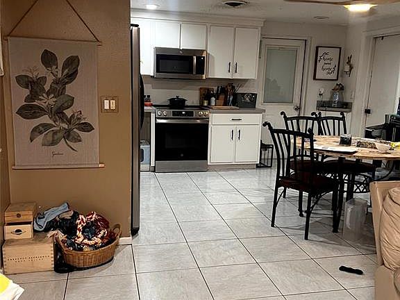 3rd image of 210 Walnut Ave
