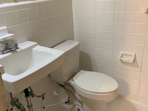 2nd image of 415 W Cypress St #3
