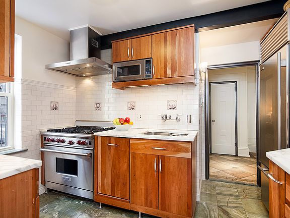 4th image of 50 E 8th St APT 3X