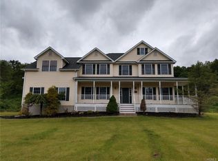 8 Schwartz Ln, Rock Tavern, NY 12575