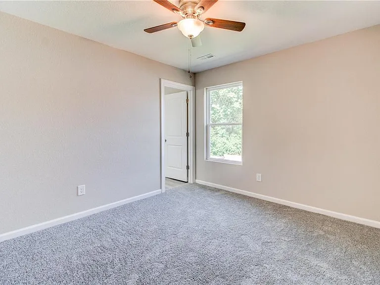 213 Kilby Ave — Photo 6