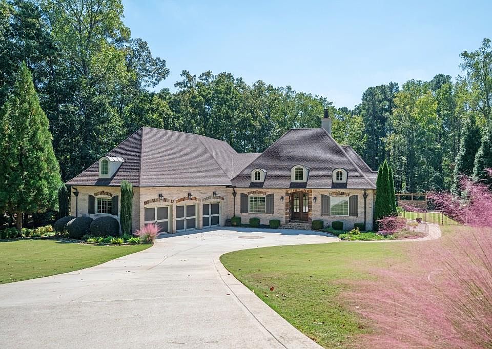 1st image of 902 Lenora Dr NW
