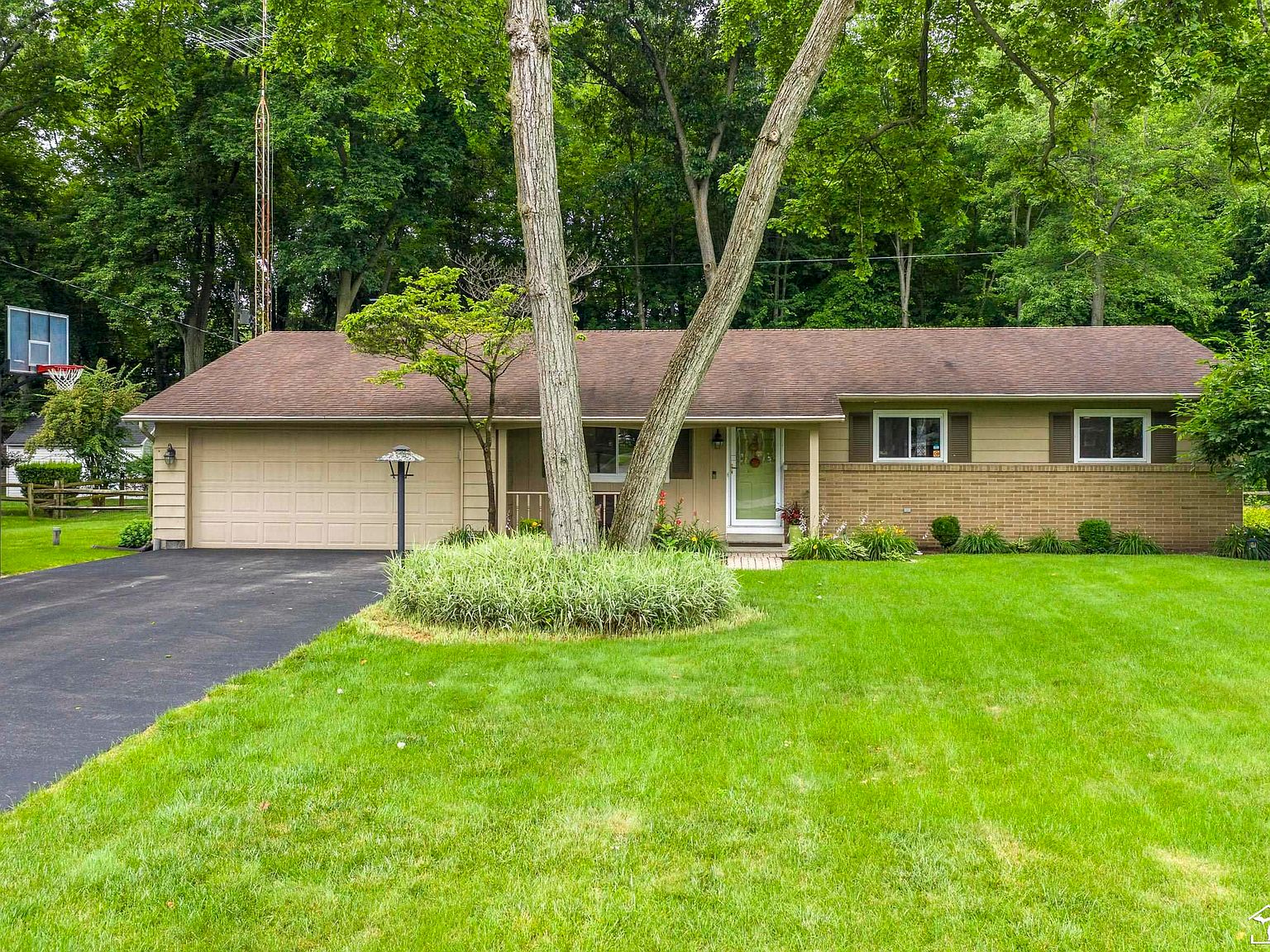 7773 Fir Dr, Temperance, MI 48182 | Zillow