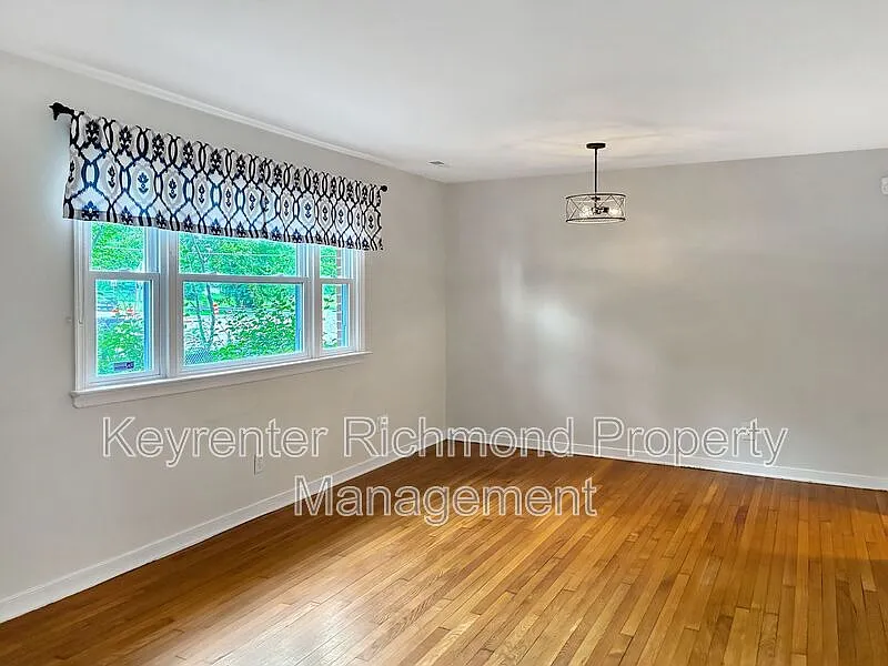 3 bed, 1.5 bath, 1144 sqft, $2,200 — Photo 2