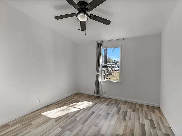 21507 Juliann Alyes — Photo 27
