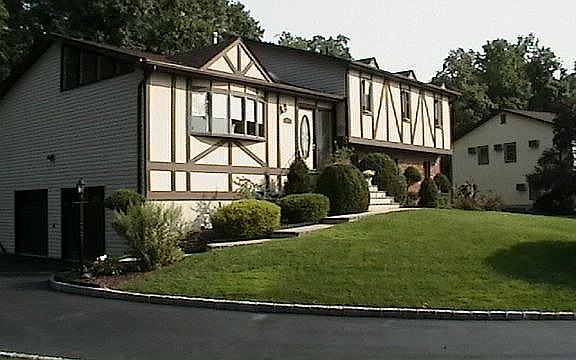 2nd image of 8 Linda Ct