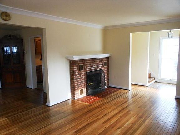 2nd image of 1216 Westmoorland St