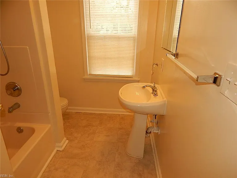 235 Libby St — Photo 15