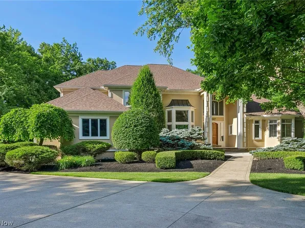 447 Berwick Cir, Aurora, OH 44202