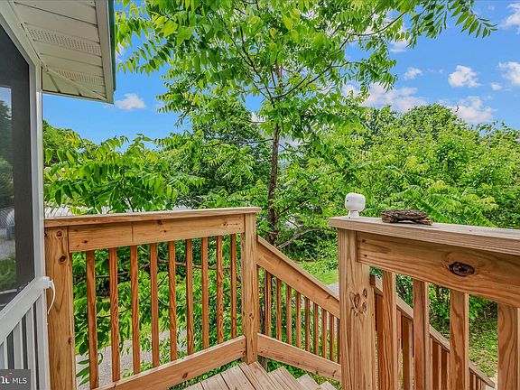 4th image of 32 Sherrill Ln