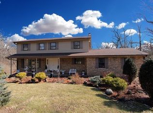 910 Woodland Dr, Woodstock, IL 60098