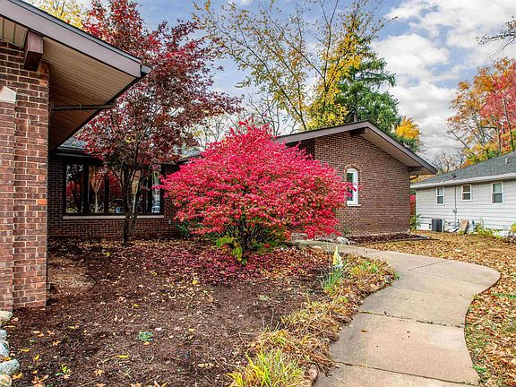 4th image of 2703 N Rockwood Dr