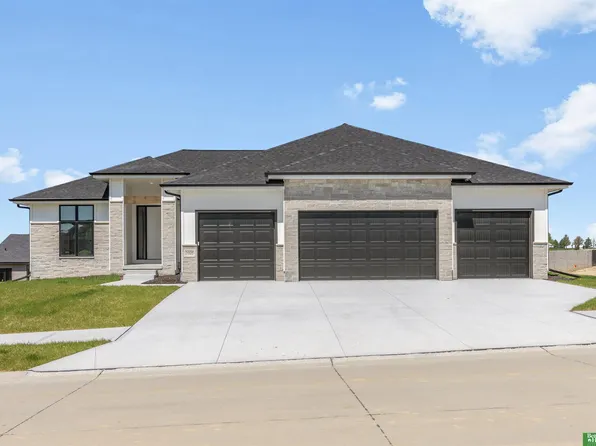 5608 N 213th St, Elkhorn, NE 68022