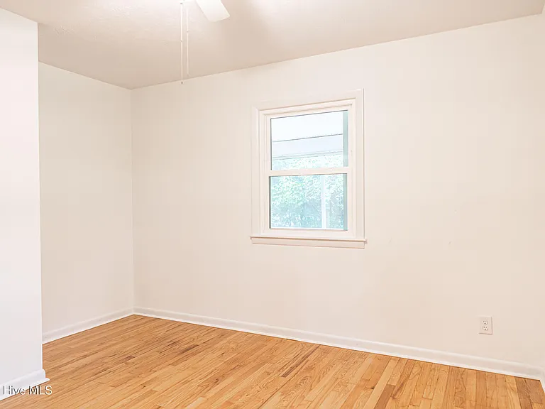 1290 W Wisconsin Ave — Photo 13
