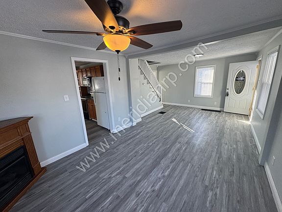 4th image of 2520 Lynn Ave