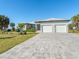 237 W Pine Valley Ln, Rotonda West, FL 33947