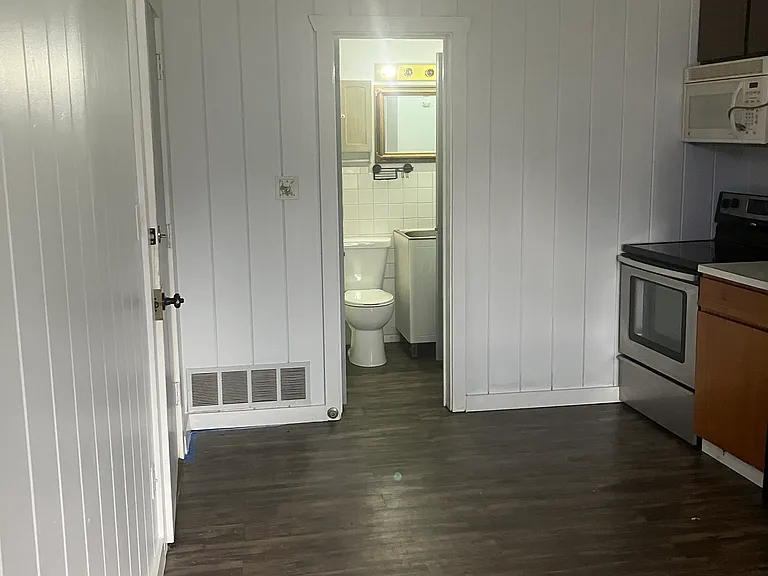 110 N East St #7 — Photo 1