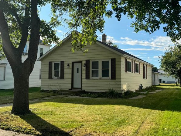 205 Main St E, Cavalier, ND 58220