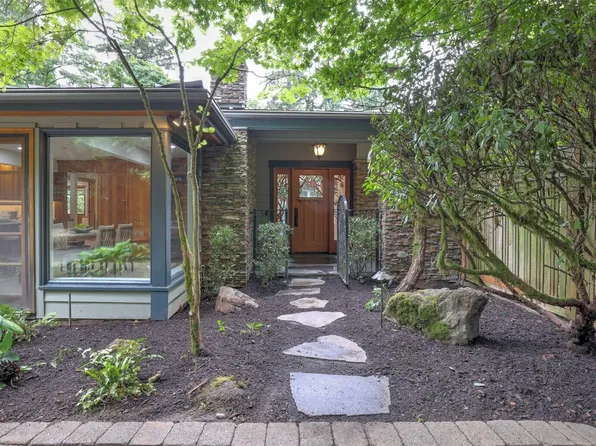 10555 SE 28th Street, Beaux Arts, WA 98004