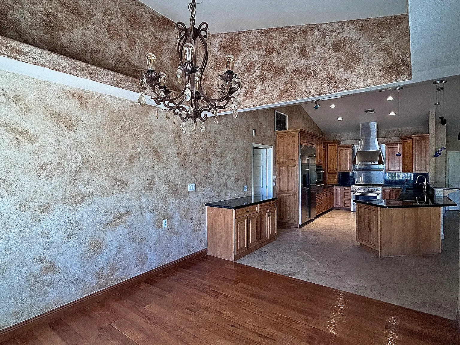 3 bed, 2900 sqft, $2,200 — Photo 4