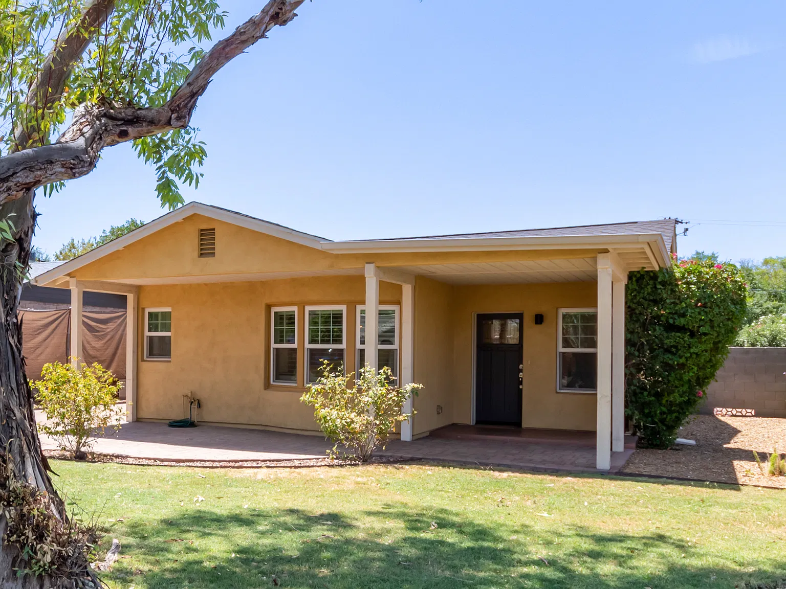4 bed, 1922 sqft, $3,225 — Photo 2
