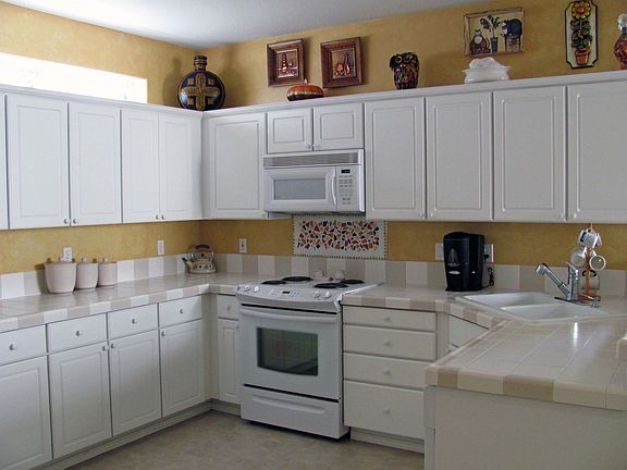Plenaty of storage & Pantry too