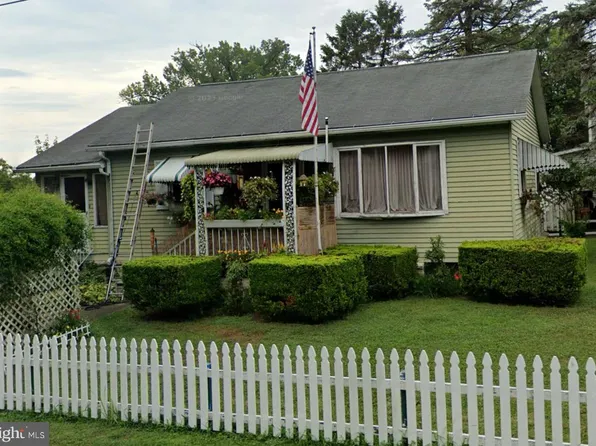 38 S 3rd St, Halifax, PA 17032