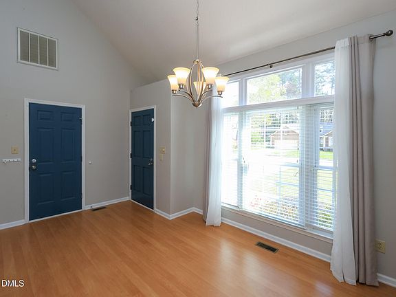 5th image of 710 Clay Hill Dr