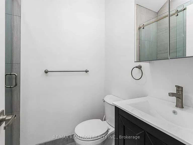 76 Lawrence Ave W — Photo 5