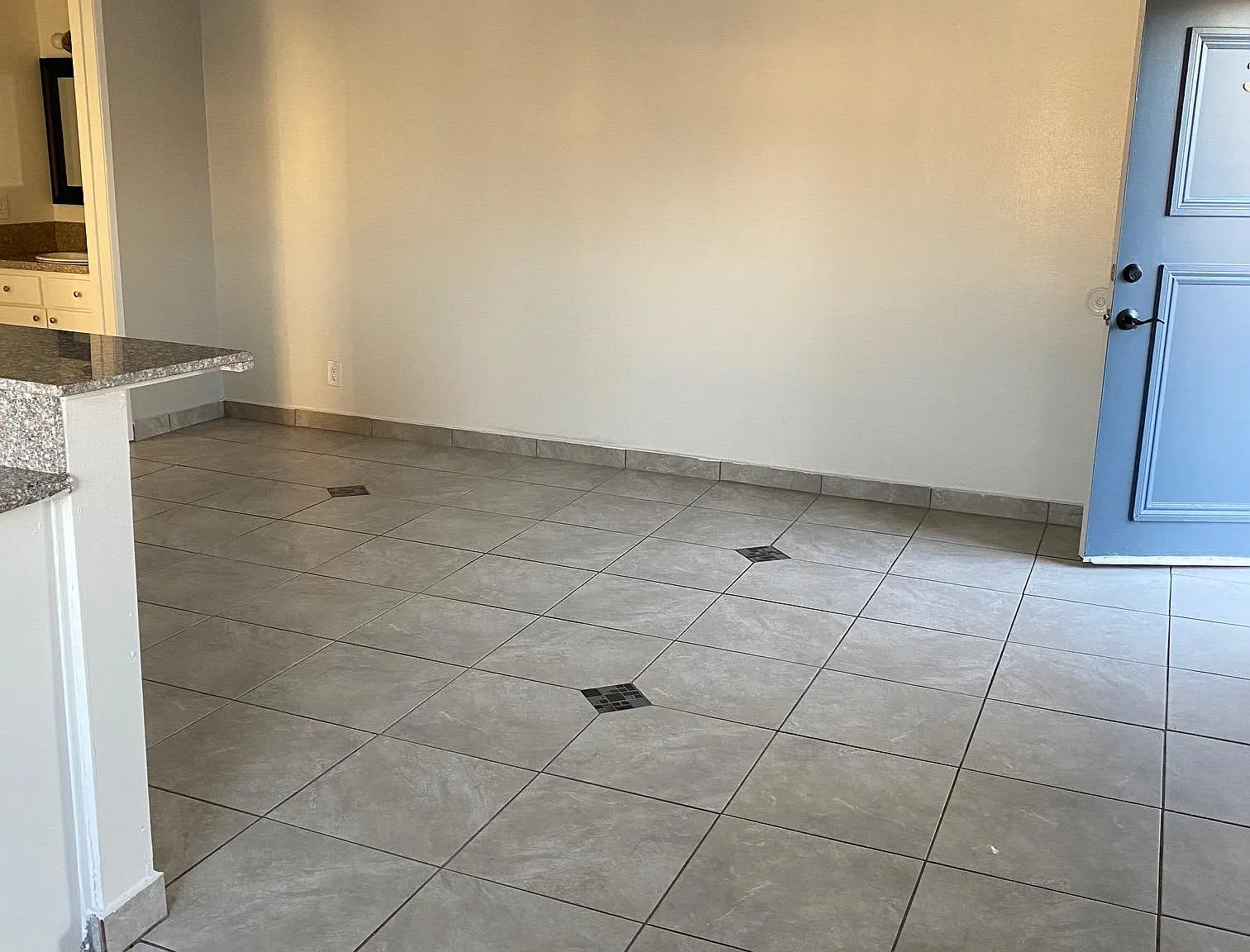 1 bed, 825 sqft, $1,695 — Photo 4