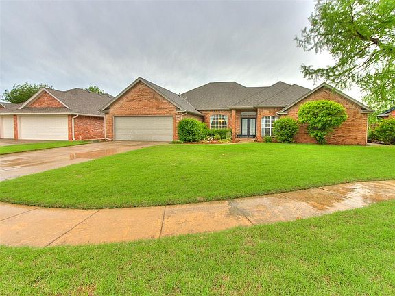 3rd image of 2424 Fairway Ct