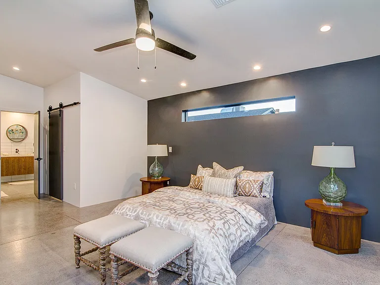 1022 E Indianola Ave — Photo 11