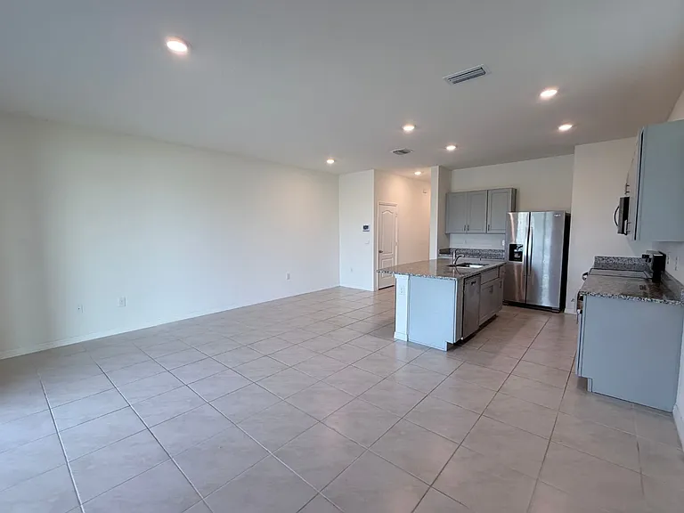 1470 Isleta Loop — Photo 8