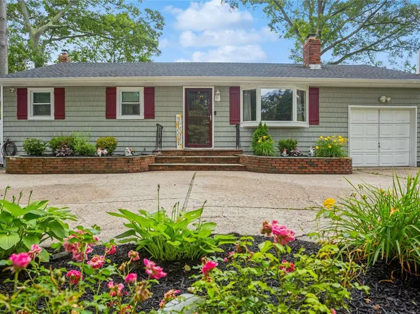 113 Smith Avenue, Holbrook, NY 11741