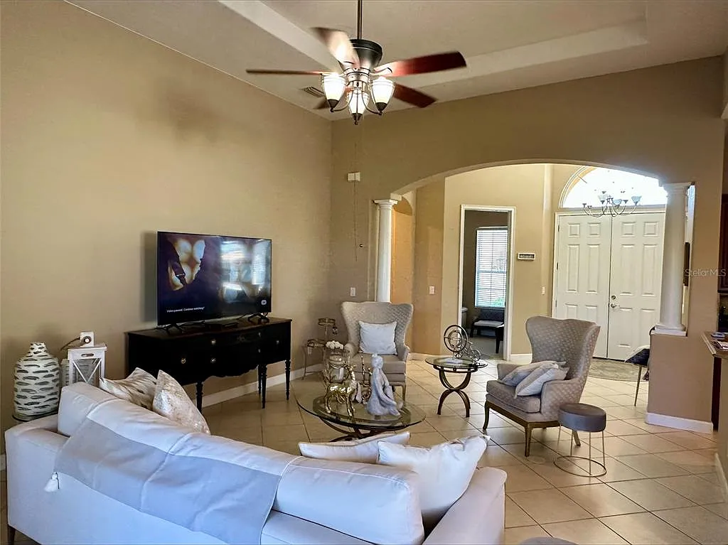 3 bed, 2.5 bath, 2395 sqft, $6,500 — Photo 3