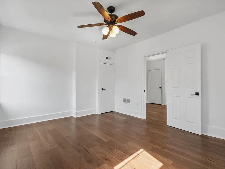 2306 E Carson St — Photo 14