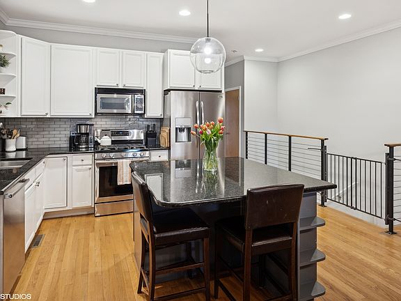 3rd image of 1536 N Bosworth Ave APT 1N