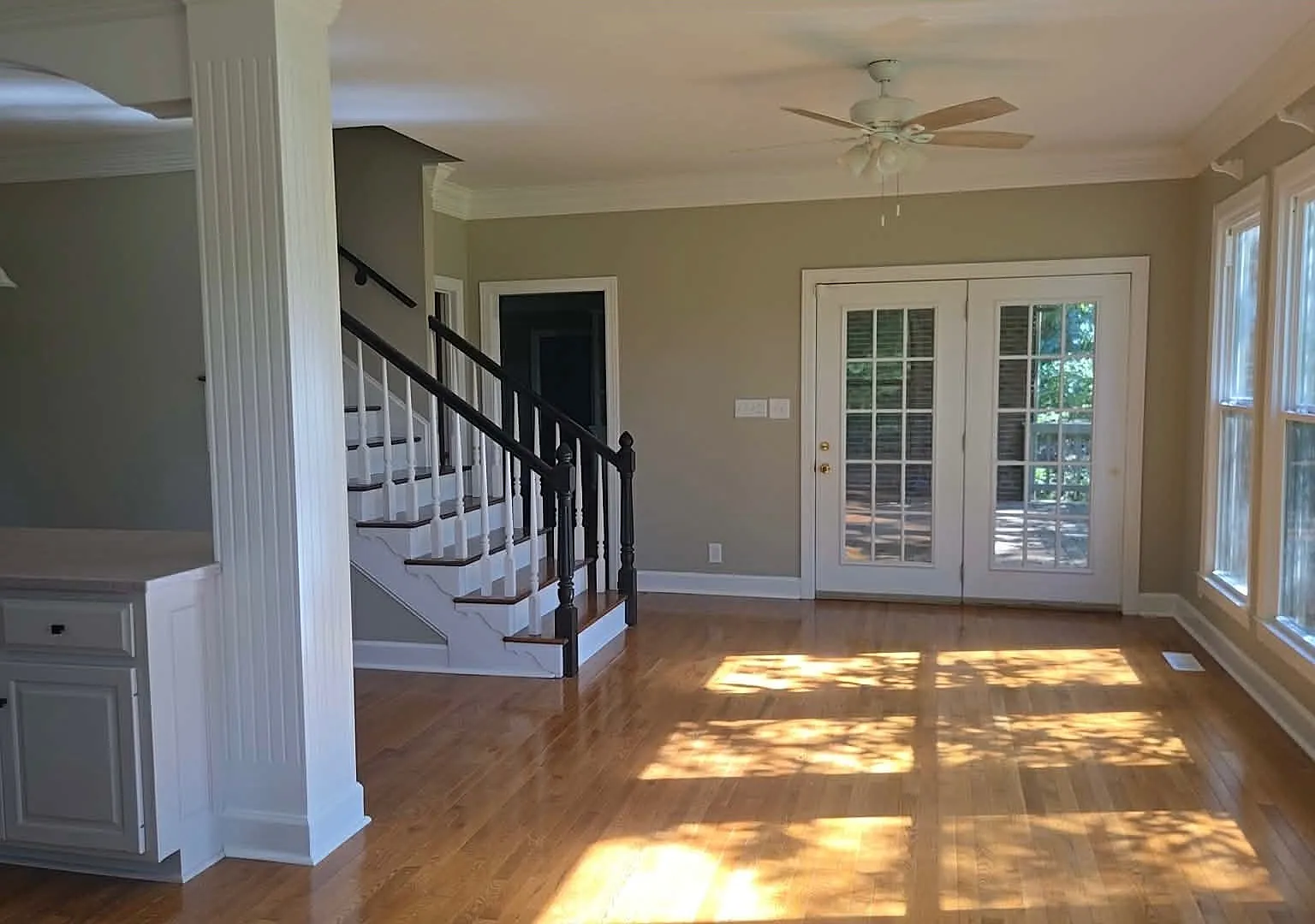 5 bed, 4.5 bath, 5000 sqft, $3,750 — Photo 2