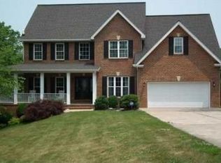 1045 Ridgemont Dr, Elkview, WV 25071